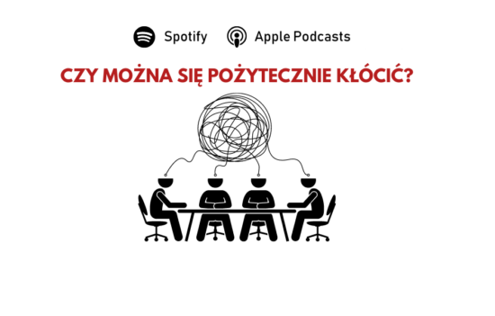 Cztery osoby zasiadające przy stole, z ich głów odchodzą nitki, które razem tworzą splątany kłębek. U góry pytanie: "Czy można się pożytecznie kłócić?".