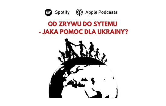 Symboliczne wyobrażenie północnej części kuli ziemskiej, po której przemieszczają się uchodźcy wojenni. Nad obrazkiem pytanie "Od zrywu do systemu - jaka pomoc dla Ukrainy?"