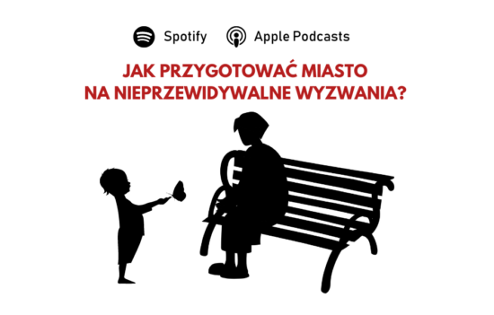 Siedząca na ławce kobieta, obok niej dziecko, z motylem na dłoni. Nad postaciami pytanie: "Jak przygotować miasto na nieprzewidywalne wyzwania?".